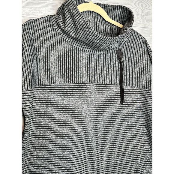 T by Talbots pullover size small - Picture 2 of 8